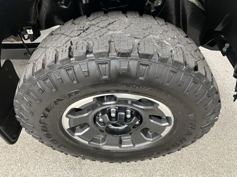 Used 2024 Ford F350 Platinum w/ Tremor Off-Road Package image 22
