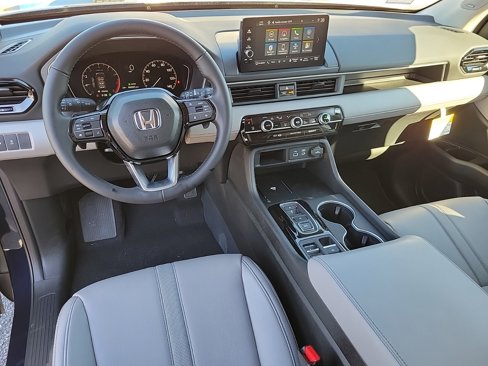New 2025 Honda Pilot Touring image 21