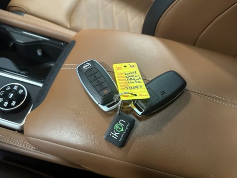 Used 2024 Nissan Pathfinder Platinum image 22