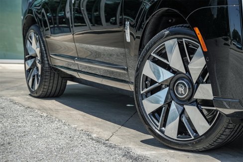 New 2025 Rolls-Royce Cullinan image 9