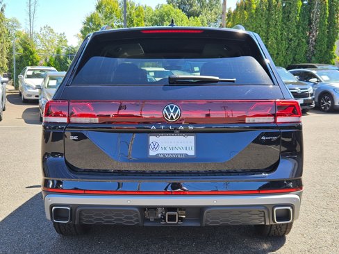 New 2025 Volkswagen Atlas Peak Edition SE image 4