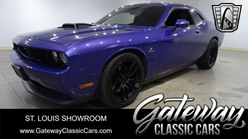 Used 2014 Dodge Challenger R/T image 1