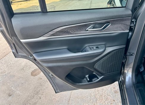 Used 2024 Jeep Grand Cherokee Limited image 27