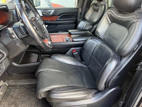 Used 2021 Lincoln Navigator Reserve image 10