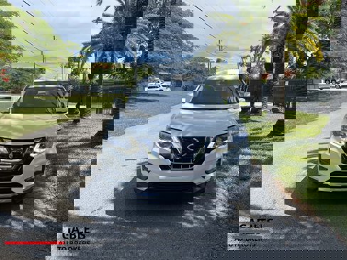 Used 2017 Nissan Rogue S image 2