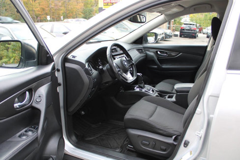 Used 2020 Nissan Rogue SV image 23
