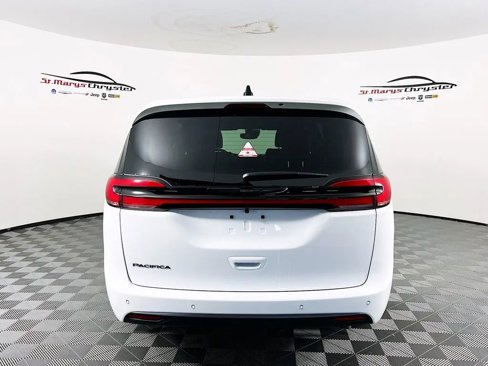 New 2026 Chrysler Pacifica Select image 7