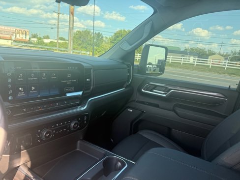 Used 2024 Chevrolet Silverado 2500 LTZ w/ LTZ Premium Package image 12