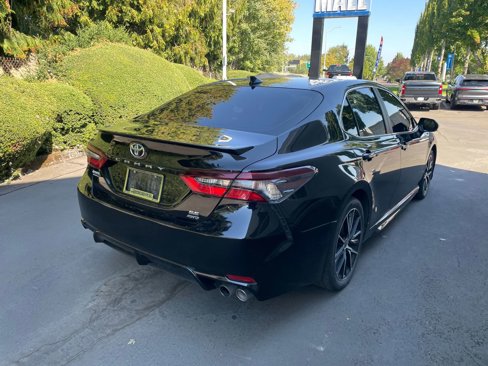 Used 2021 Toyota Camry SE image 4