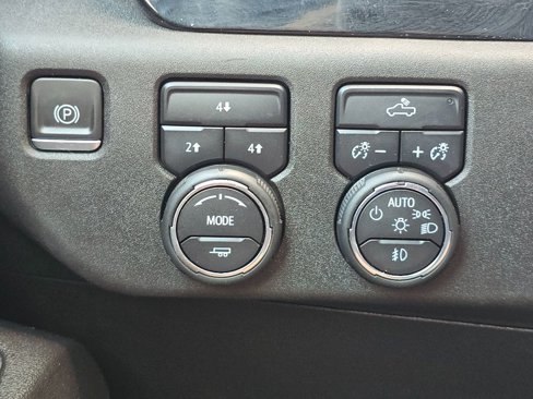 Used 2024 Chevrolet Silverado 2500 LT image 24