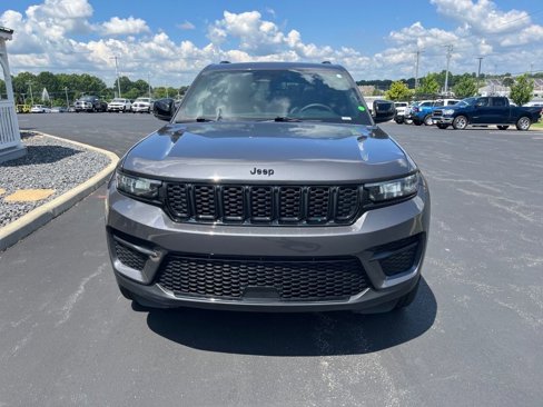 Used 2023 Jeep Grand Cherokee Altitude image 8