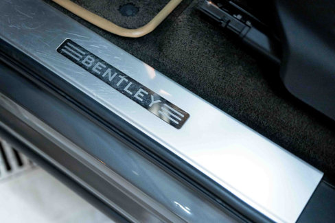 Used 2018 Bentley Bentayga image 44