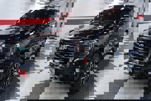 Used 2023 GMC Yukon AT4 w/ AT4 Premium Plus Package image 5