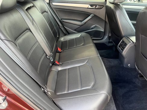 Used 2014 Volkswagen Passat 1.8T SE image 32