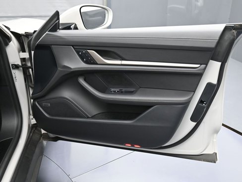 New 2025 Porsche Taycan Turbo image 31