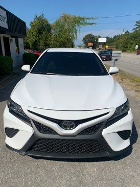 Used 2020 Toyota Camry SE image 2