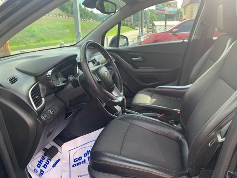 Certified 2022 Chevrolet Trax LT w/ LT Convenience Package image 12