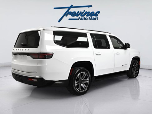 Used 2023 Jeep Wagoneer L Series II image 2