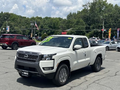 Used 2025 Nissan Frontier SV w/ SV Convenience Package image 2