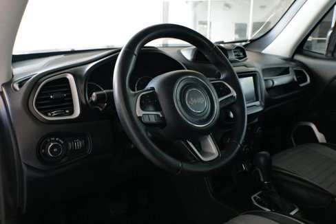 Used 2018 Jeep Renegade Latitude image 20