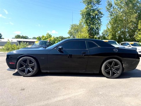 Used 2019 Dodge Challenger R/T w/ Blacktop Package image 2