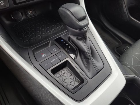 Used 2023 Toyota RAV4 XLE image 40