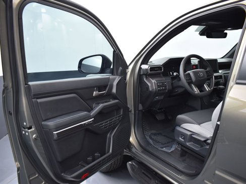 Used 2025 Toyota Tacoma TRD Off-Road image 7