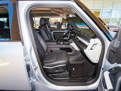 New 2024 Land Rover Defender 110 S image 42