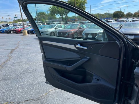 Used 2025 Volkswagen Jetta SE image 18