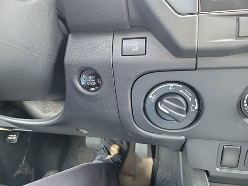 New 2026 Nissan Frontier S image 18