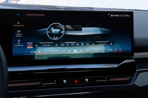 Certified 2025 BMW 530i w/ Premium Package image 25