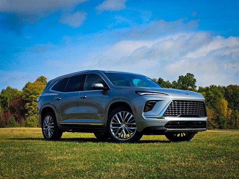 New 2026 Buick Enclave Avenir w/ Super Cruise Package image 2