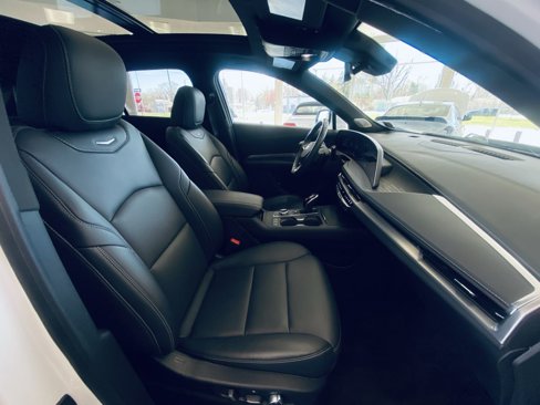 Used 2024 Cadillac XT4 Premium Luxury image 36