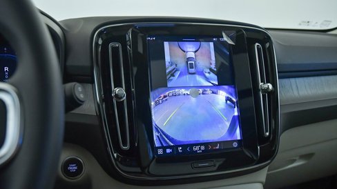 New 2025 Volvo XC40 B5 Plus w/ Protection Package Premier image 27