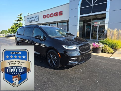 New 2026 Chrysler Pacifica Limited w/ S Appearance Package image 1