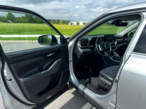 Used 2020 Toyota Highlander XLE image 10
