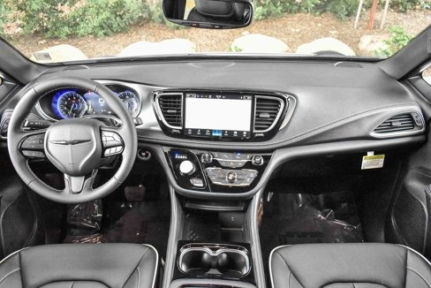 New 2026 Chrysler Pacifica Limited image 12