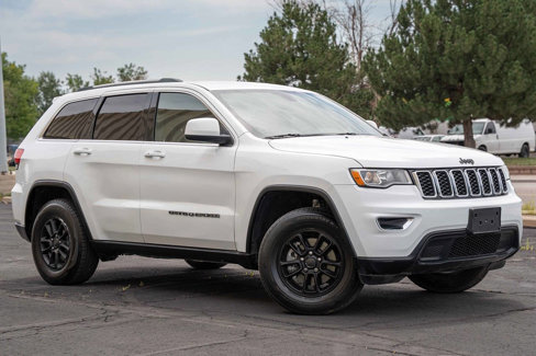 Used 2018 Jeep Grand Cherokee Laredo image 1