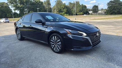 Used 2025 Nissan Altima 2.5 SV image 1