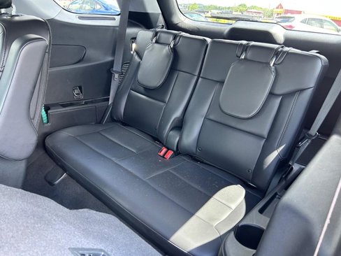 Used 2021 Ford Explorer XLT w/ Equipment Group 202A image 8