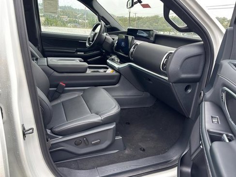 New 2025 Ford Expedition Max Platinum image 19