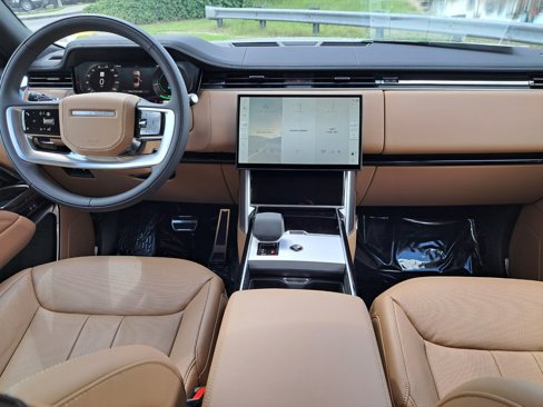 New 2025 Land Rover Range Rover SE image 4