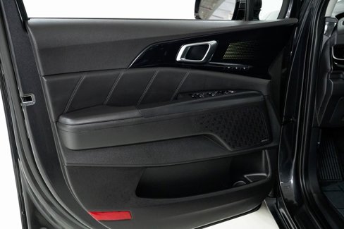 Used 2025 Kia Carnival SX Prestige image 7