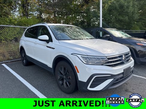 Certified 2022 Volkswagen Tiguan SE w/ Panoramic Sunroof Package image 1