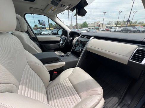 Used 2024 Land Rover Discovery S image 16