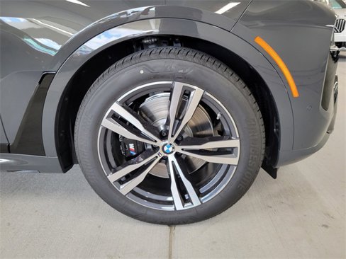 New 2026 BMW X7 M60i image 4