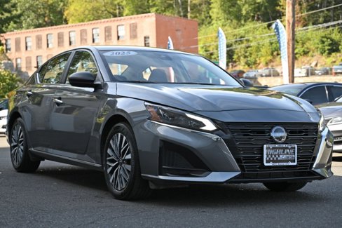 Used 2025 Nissan Altima 2.5 SV image 7