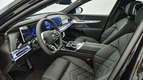 New 2026 BMW 750e xDrive image 22