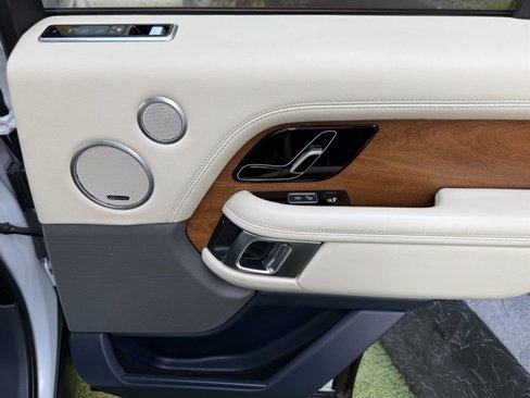 Used 2020 Land Rover Range Rover HSE image 30