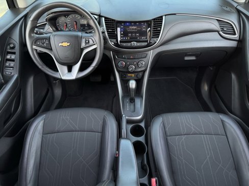 Used 2022 Chevrolet Trax LT w/ LT Convenience Package image 11